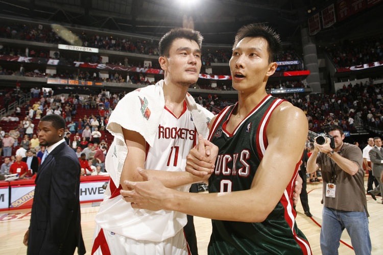 kaiyun-解说：姚明进NBA22岁 大郅24岁 阿联23岁 他们当年都比杨瀚森成熟