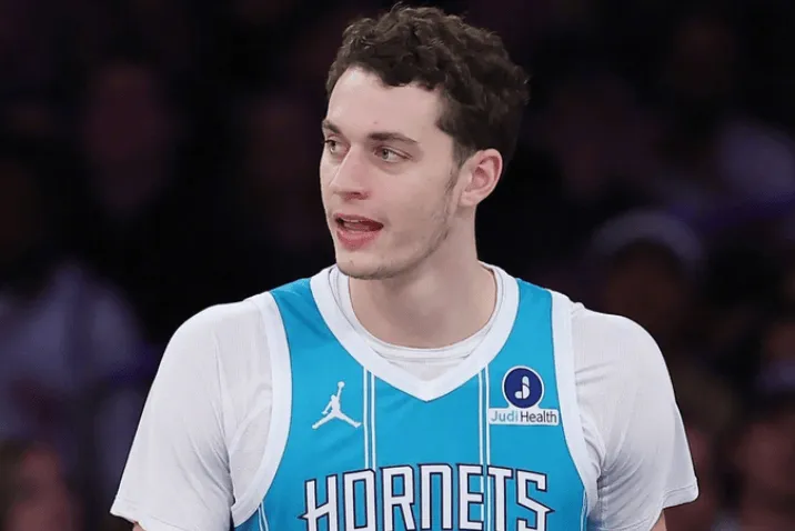 卡尔克布伦纳替补出战15分钟，投篮6中4得到9分6篮板1助攻