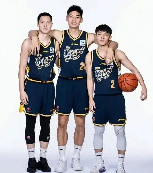 开云体育官网-捡漏四川，广东抢签？新援或锁定，29岁，211公分，澳大利亚中锋|四川男篮|广东男篮|朱芳雨|加克|大外援_新浪体育_新浪新闻